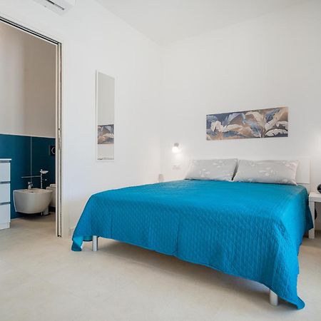 Ambra Holiday Rooms - Rooms & Beach Сан Теодоро Екстериор снимка