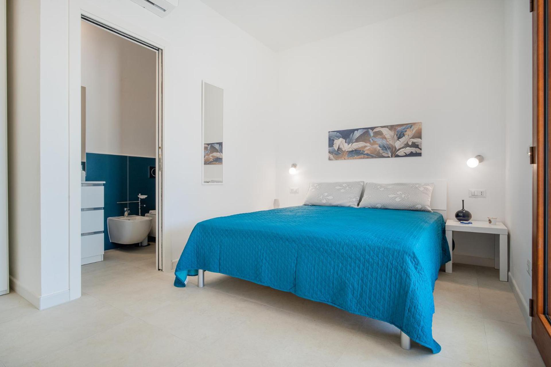Ambra Holiday Rooms - Rooms & Beach Сан Теодоро Екстериор снимка