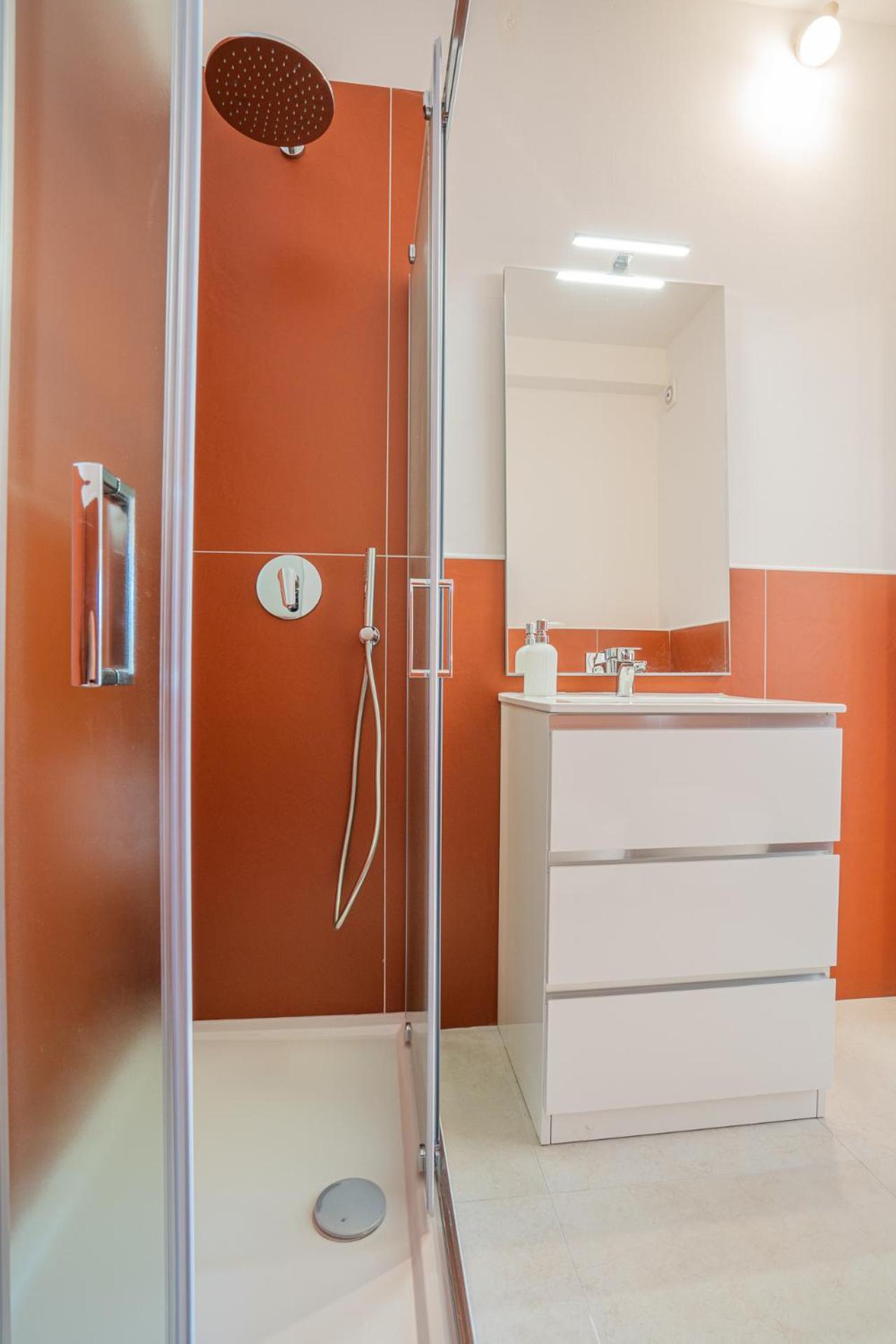 Ambra Holiday Rooms - Rooms & Beach Сан Теодоро Екстериор снимка