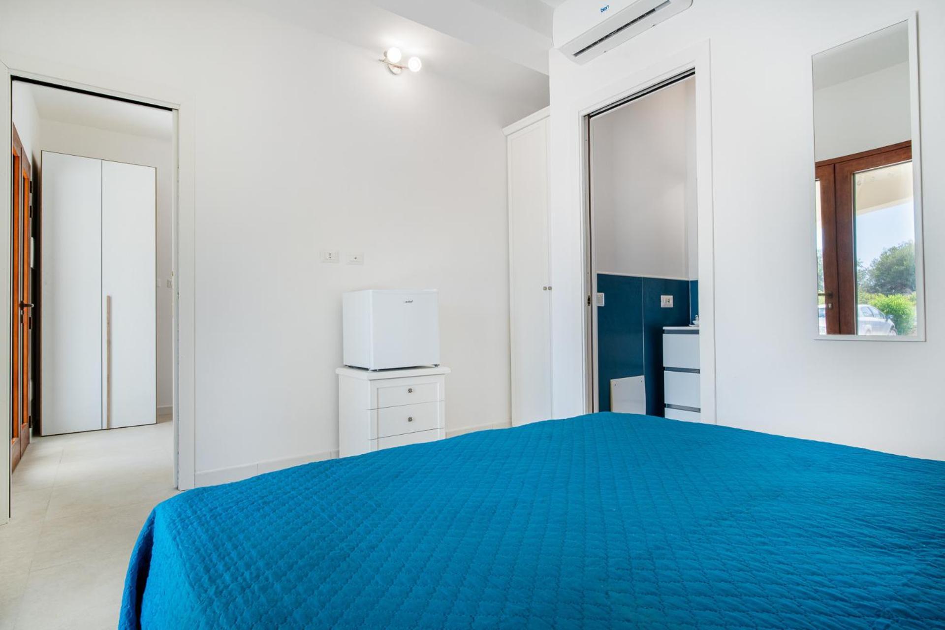 Ambra Holiday Rooms - Rooms & Beach Сан Теодоро Екстериор снимка