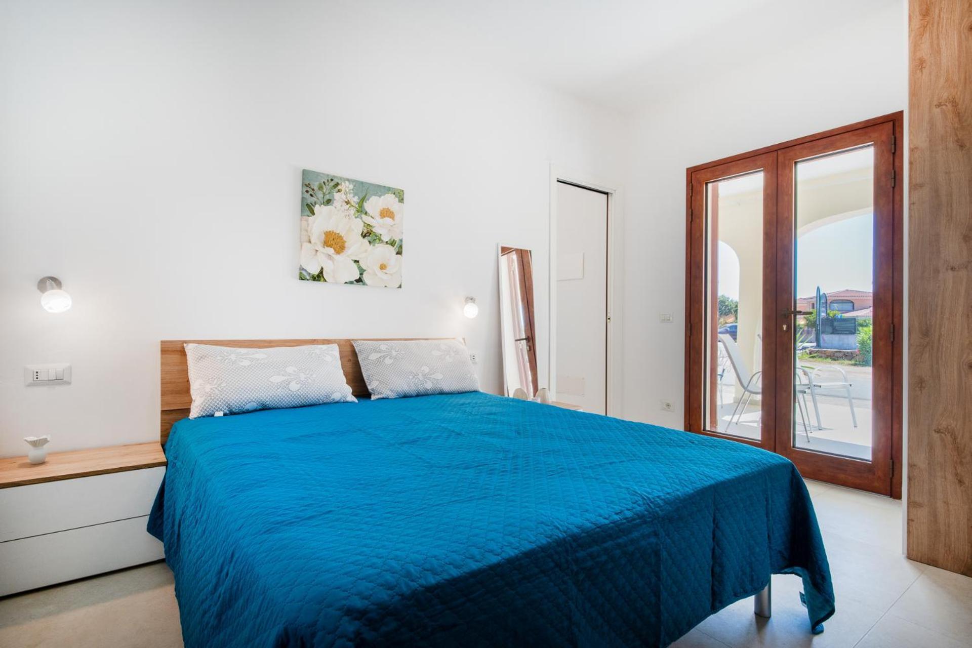 Ambra Holiday Rooms - Rooms & Beach Сан Теодоро Екстериор снимка