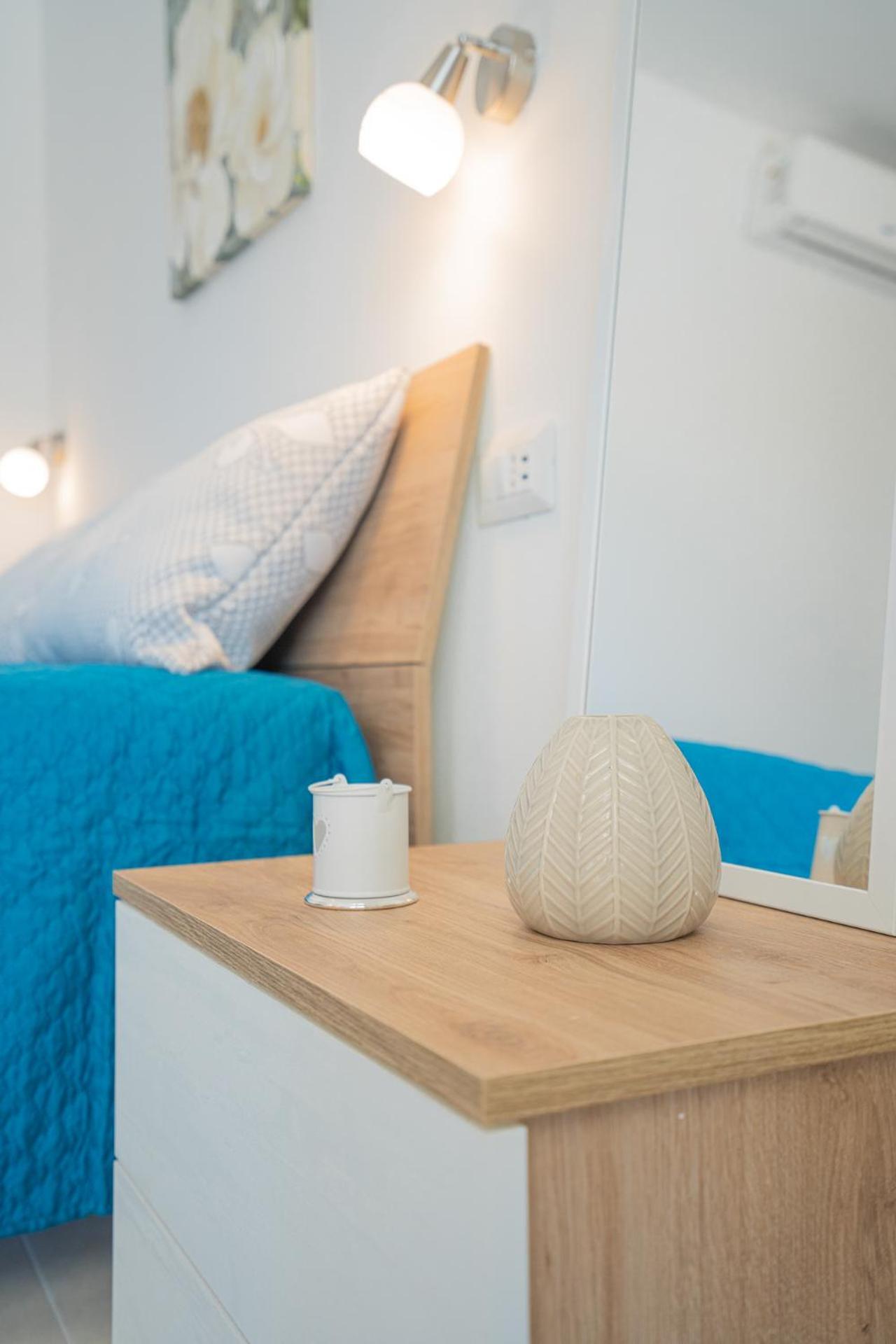 Ambra Holiday Rooms - Rooms & Beach Сан Теодоро Екстериор снимка