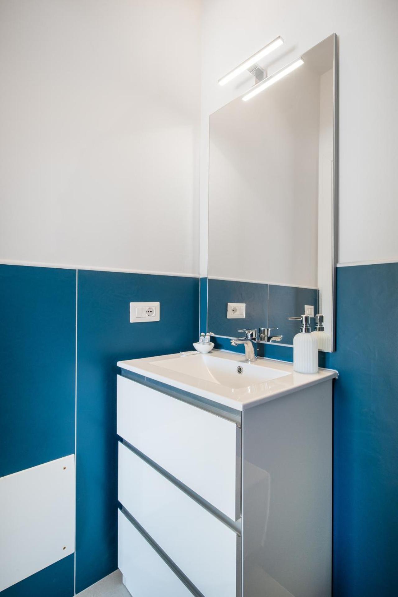 Ambra Holiday Rooms - Rooms & Beach Сан Теодоро Екстериор снимка