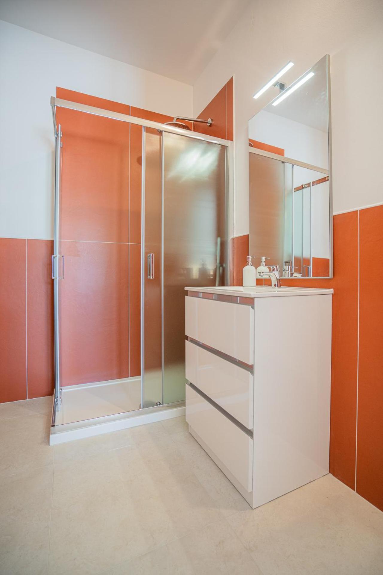 Ambra Holiday Rooms - Rooms & Beach Сан Теодоро Екстериор снимка